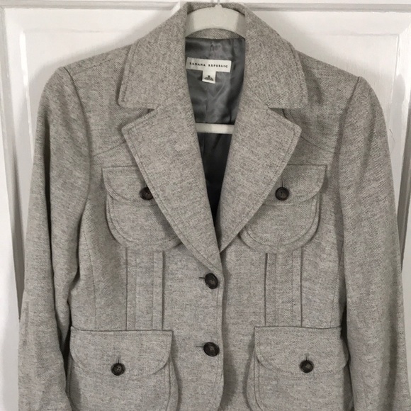 Banana Republic blazer with ruffle cuffs - Picture 6 of 7